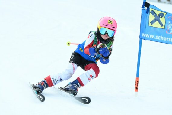 1_Emma_1-1–23f1-large-comp